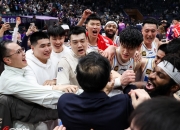 爱游戏登录-球员全力拼搏，赛场上呈现强强对决