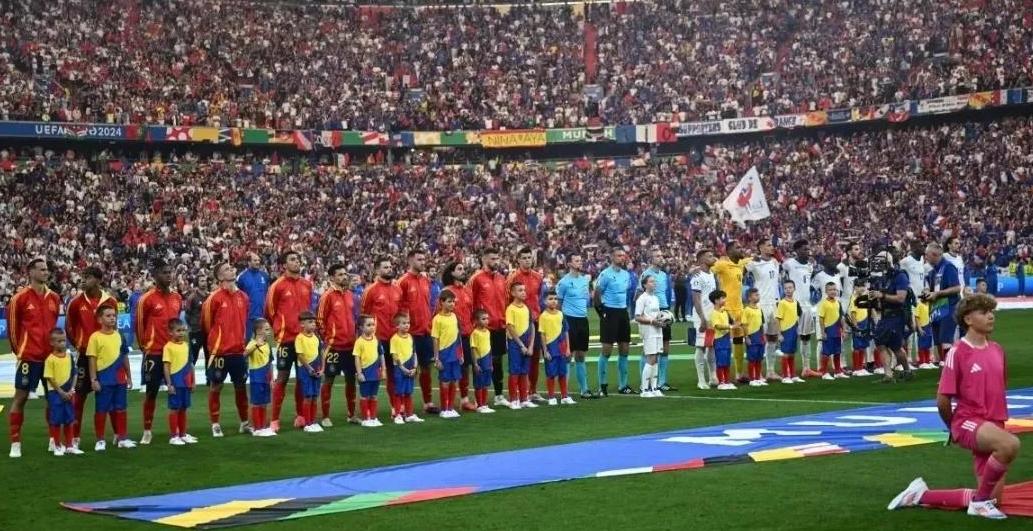 包含欧锦赛冠军归属,三队争霸斗志昂扬的词条 包含欧锦赛冠军归属,三队争霸斗志昂扬的词条