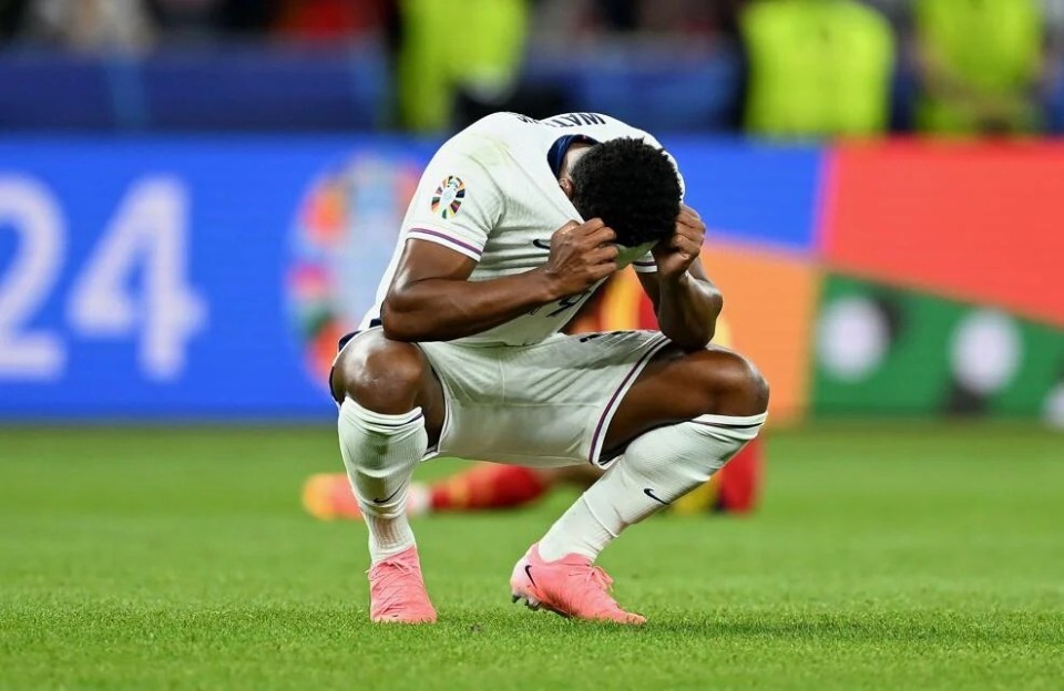 英格兰球队在比赛中踢出了出色的比赛，最终取得了一场辉煌的胜利的简单介绍