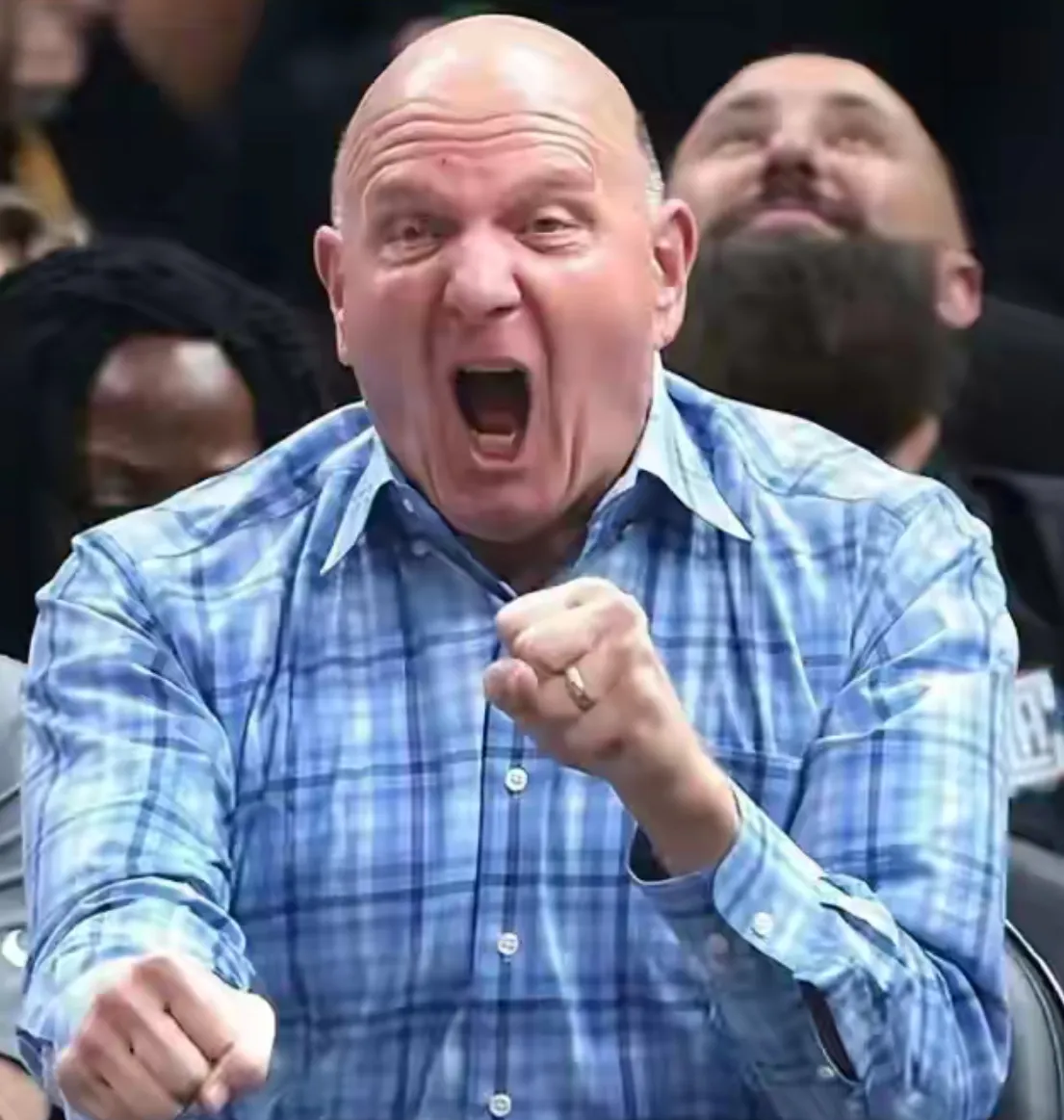 包含那不勒斯豪取连胜，迅速升至前列的词条