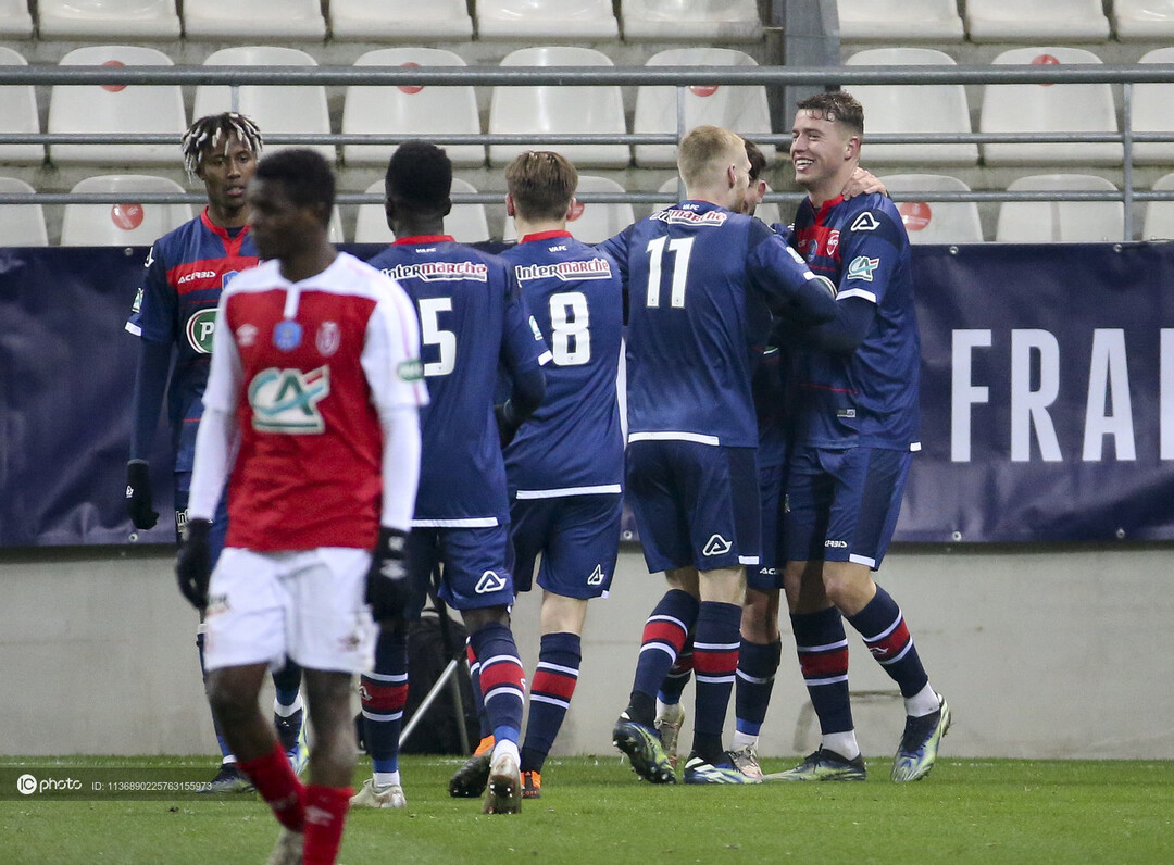 瓦朗谢纳主场惨败，失去领先优势