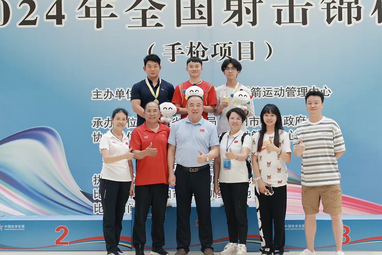 中国选手夺得射击银牌，表现出色