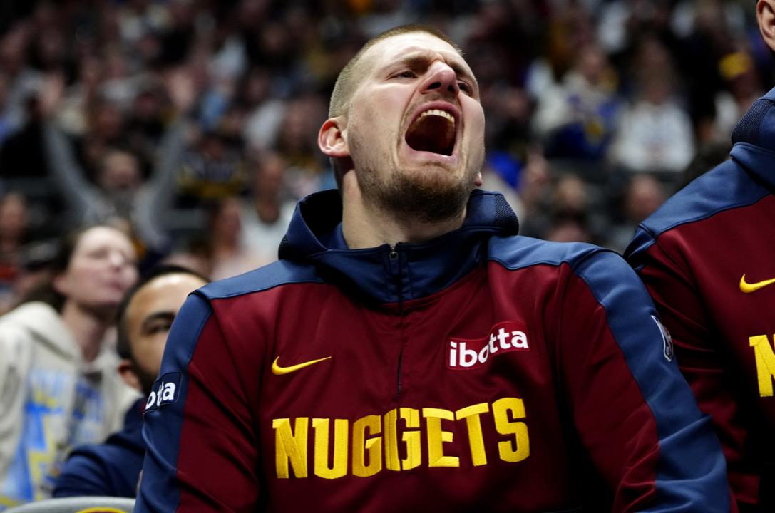 掘金外线枪手发威大胜爵士,队员发挥出色 掘金外线枪手发威大胜爵士,队员发挥出色