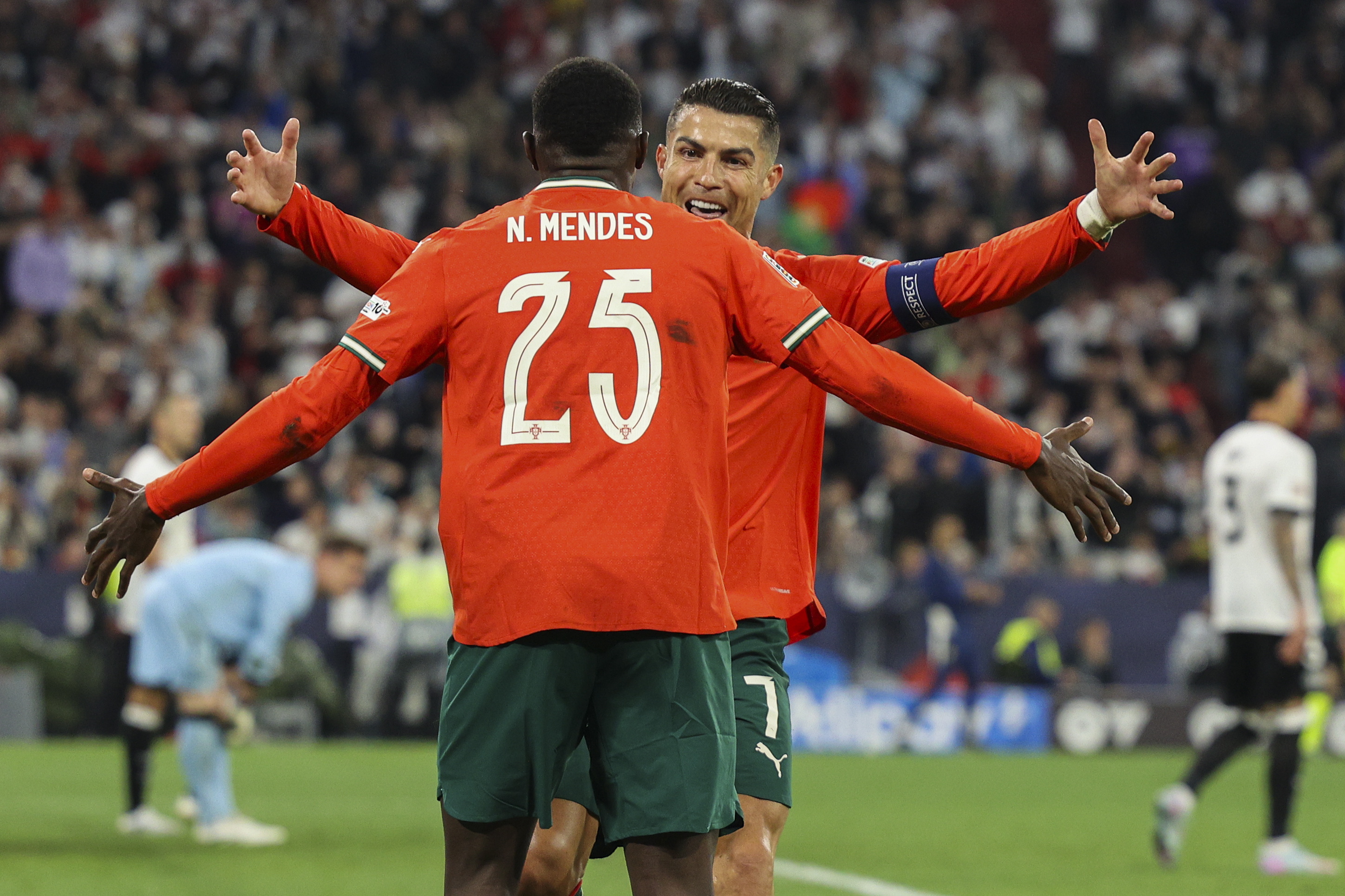 葡萄牙胜乌克兰，晋级欧国联半决赛