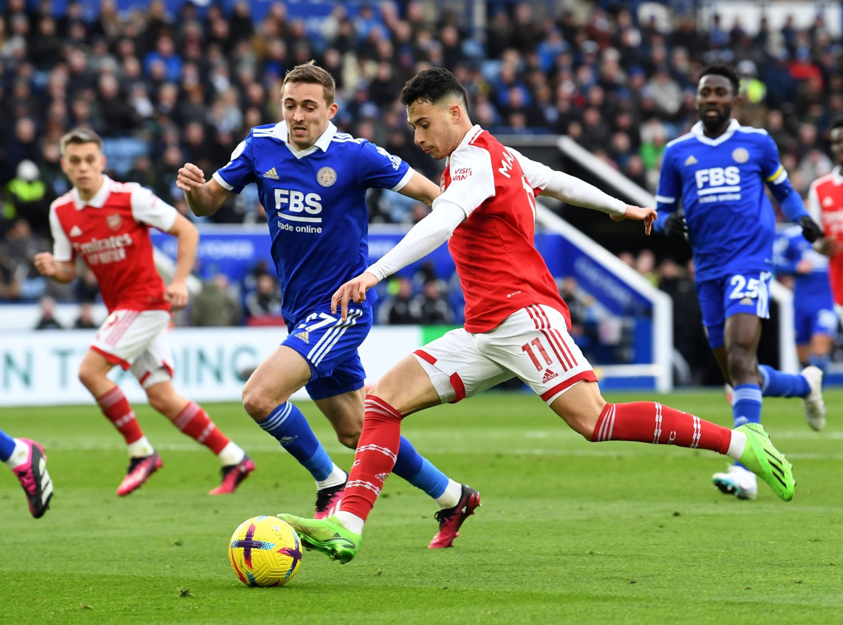 足球场上的精彩瞬间不容错过