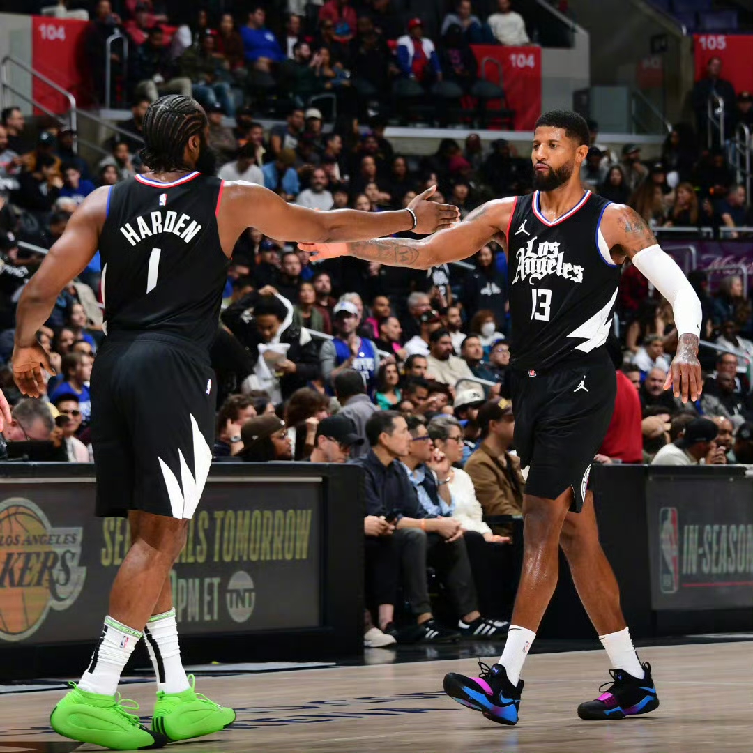 快船主场战胜篮网，联手止跌