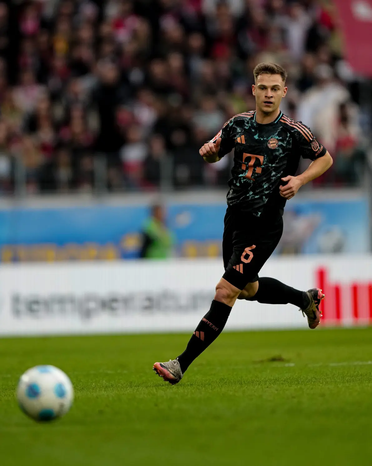 弗赖堡后防表现出色，球队逐渐找回稳定的简单介绍