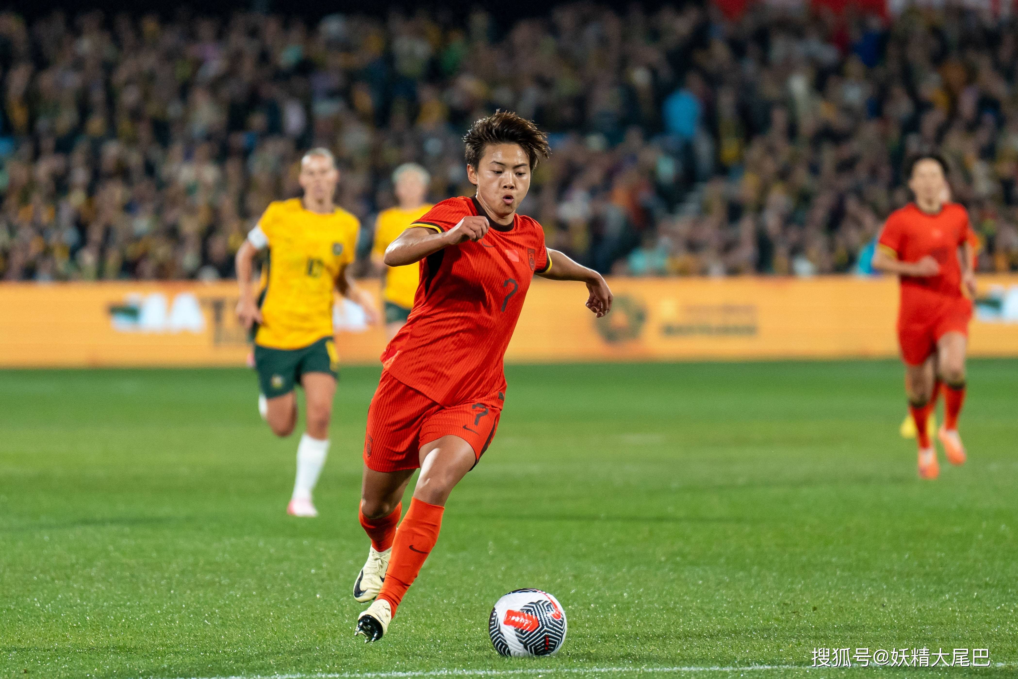 国家队女足比赛解说解密，击中球场要点