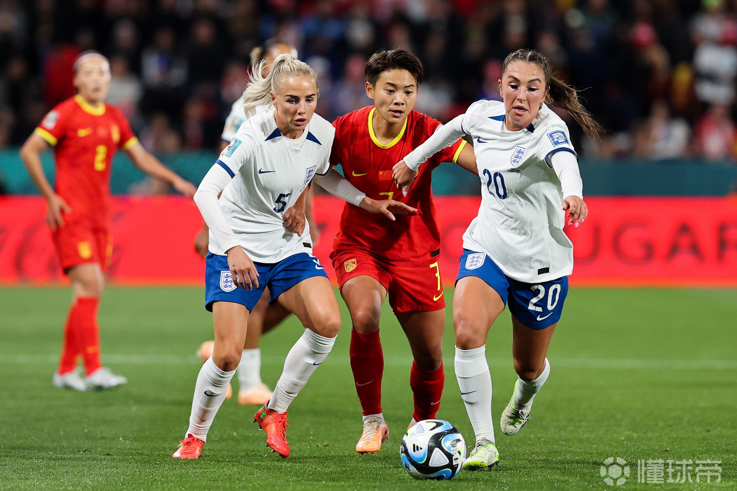 国家队女足比赛解说解密，击中球场要点