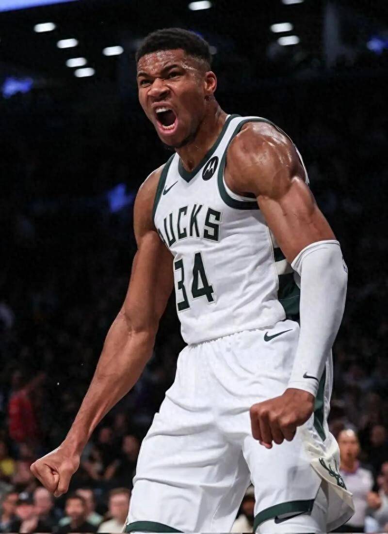 关于雄鹿主场大胜骑士，字母哥狂砍30+10的信息