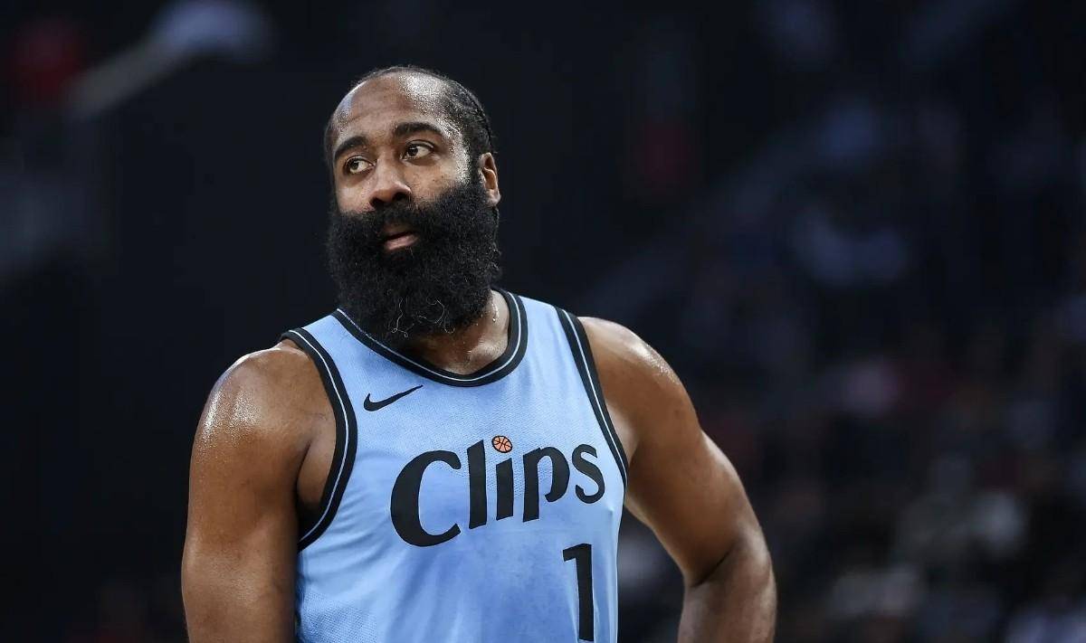 包含快船大胜黄蜂，乔治贡献关键三分的词条