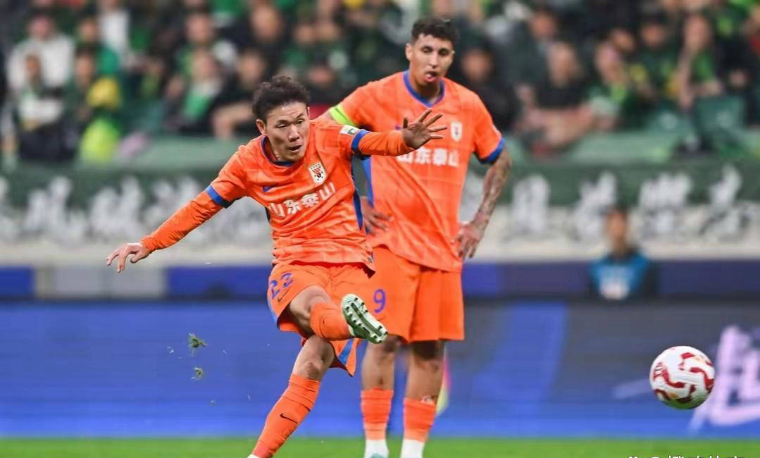 上海申花备战中，迎战山东海之队