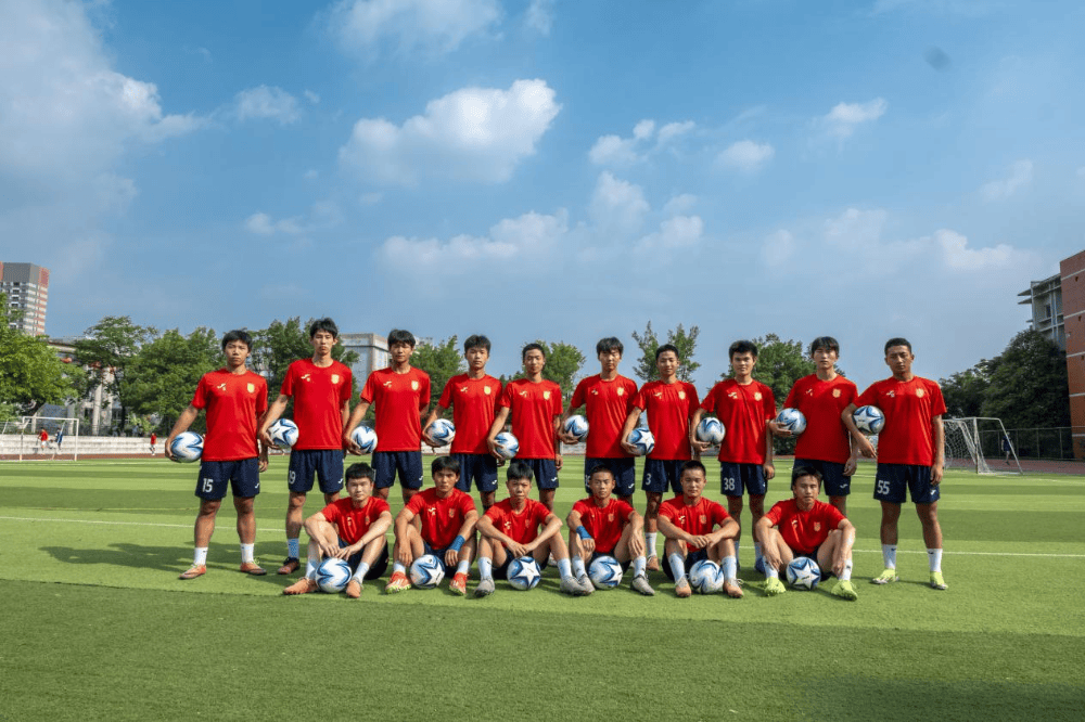 努力追求杯赛奖杯的亚洲足球队伍的简单介绍 努力追求杯赛奖杯的亚洲足球队伍的简单介绍