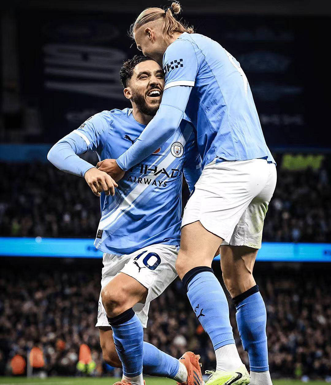 包含曼城主场大胜，稳固领先优势的词条