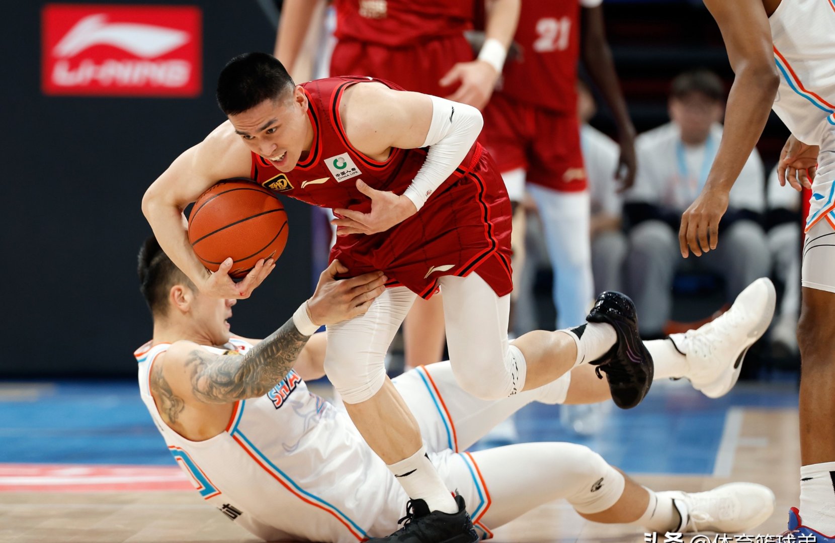 体育精神传承：选手们拼尽全力，赛场上演精彩对决的简单介绍