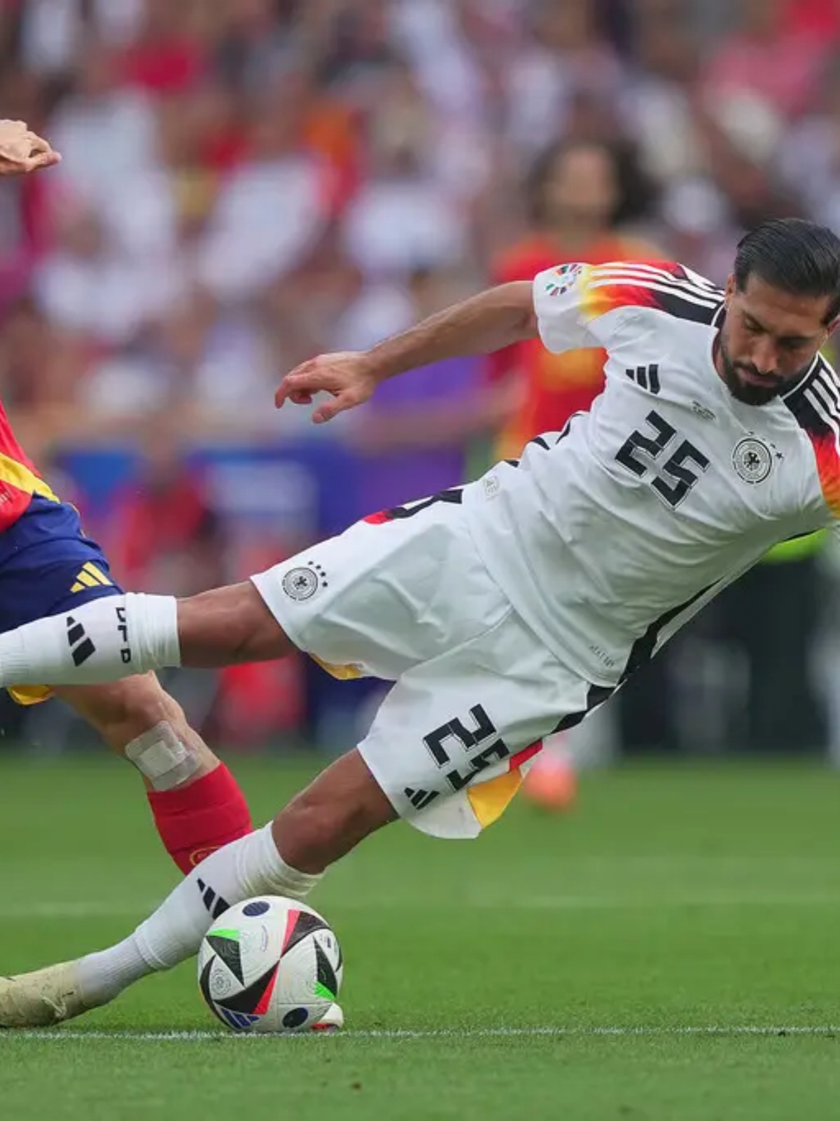 西班牙队与德国队一场精彩对决 西班牙队与德国队一场精彩对决